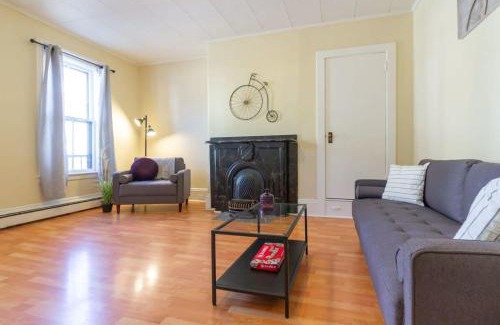 Saint John House | Cozy 3BR Loft in Heart of Uptown - Parking & Coffe
