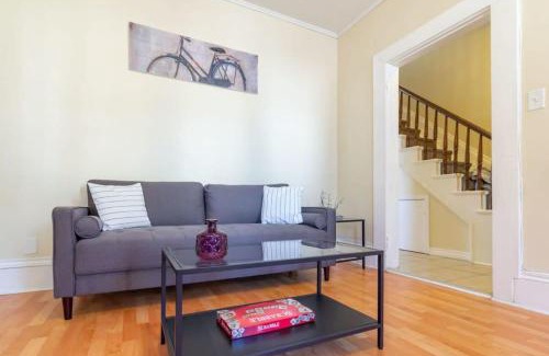 Saint John House | Cozy 3BR Loft in Heart of Uptown - Parking & Coffe