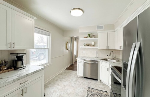 Evansville House | Cozy 3BR Spacious home w/Patio -Sleeps8