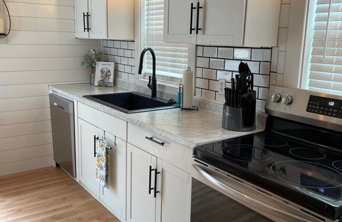 Salina House | Cozy 3BR, Theater Room & FirepitnNo Cleaning Fee!