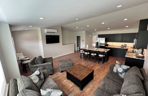 Joseph House | Cozy 3BR Townhome - Walk anywhere in Joseph! (A)