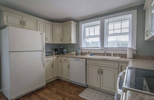 East Flat Rock House | Cozy 3BR w/Free Attraction Tix | 6 Mins to Town