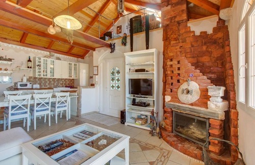 Cove Murtar Apartment | Cozy 4-bedroom Apartment for 8, Pet-friendly with Two Parking Spaces