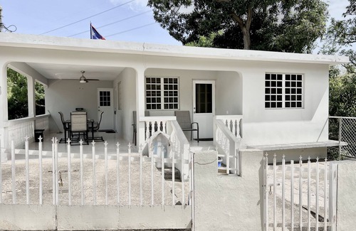 Juana Diaz House | Cozy 4 Bedroom Country Paradise Getaway! Wifi and Self Check In/Out!