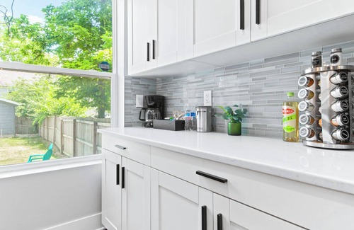 Livingston Park House | Cozy 4-bedroom house in pleasant Columbus with WiFi, AC