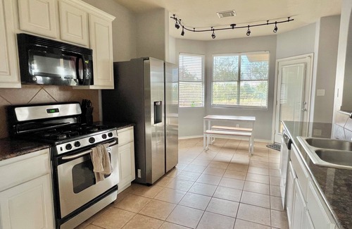 Pioneer Crossing House | Cozy 4-bedroom house in northeast Austin-sleeps 12 guests