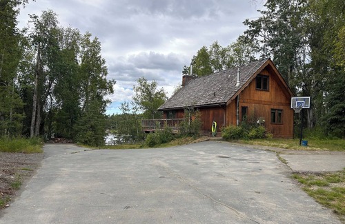 Soldotna House | Cozy 4-bedroom lake front house with WiFi between Sterling and Soldotna