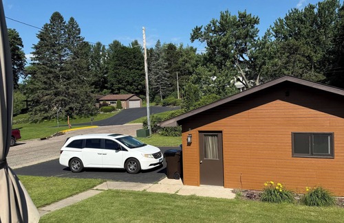 Wisconsin Dells Cabin | Cozy 4-bedroom cabin with WiFi, AC in fabulous Wisconsin Dells