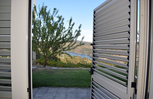 Bemposta Cottage | Cozy 4-Bedroom Villa with Douro River Views – Pool & Canoes Included