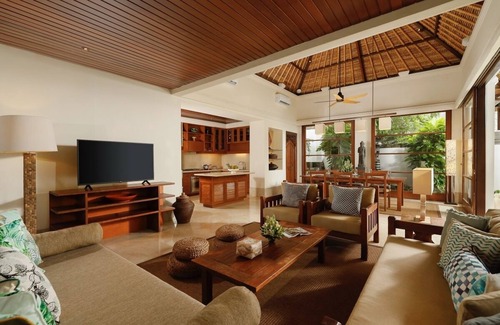 Jimbaran Bay Villa | Cozy, 4 Bedroom Villa Walk to Jimbaran Beach