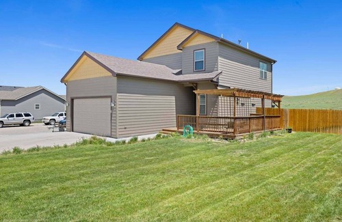 Casper House | Cozy 4 BR/4BA Home w/Amazing Mtn Views!