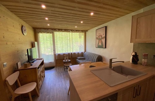 Cohennoz Apartment | Cozy 4-Person Apt with Independent Bedroom, Terrace, Wifi & Parking in Crest-Voland