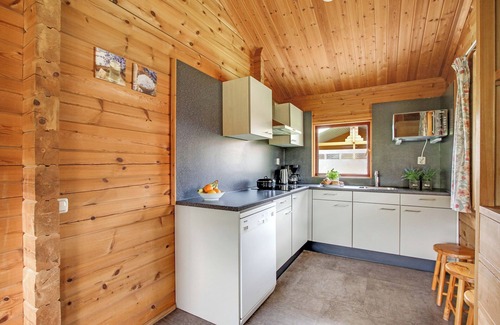 Municipality of Hardenberg House | Cozy 4-person bungalow with dishwasher, washing machine and veranda at park ’t Hooge Holt, near Gramsbergen and the Vechtdal nature area.