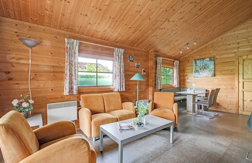 Municipality of Hardenberg House | Cozy 4-person bungalow with dishwasher, washing machine and veranda at park ’t Hooge Holt, near Gramsbergen and the Vechtdal nature area.