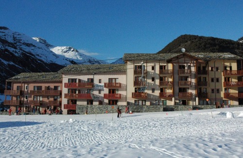 Termignon Apartment | Cozy 4-Person Ski-in/Ski-out Apartment with Balcony, Free WiFi, and Garage in Val Cenis