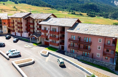 Termignon Apartment | Cozy 4-Person Ski-in/Ski-out Apartment with Balcony, Free WiFi, and Garage in Val Cenis