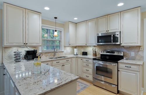 Cary House | Cozy 4bd Home - NC State & Airport nearby - BBQ