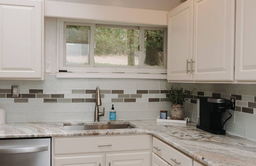 Wayne House | Cozy 4Bedroom/2Bath House - 5 Minutes from King Of Prussia