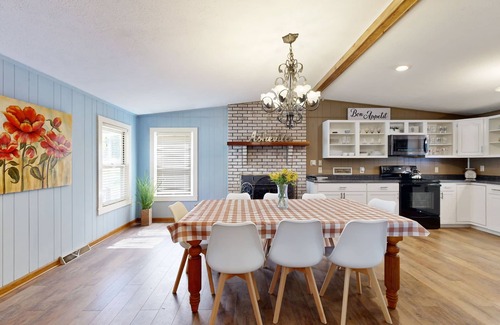 Bent Creek House | Cozy 4BR near Asheville biking and hiking