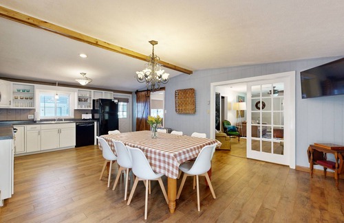 Bent Creek House | Cozy 4BR near Asheville biking and hiking