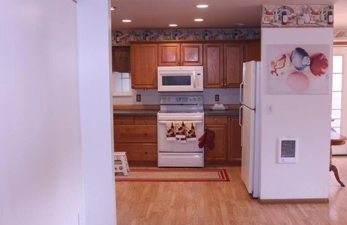 Holly Villa | Cozy 5-bedrooms 2 baths house with hot tub