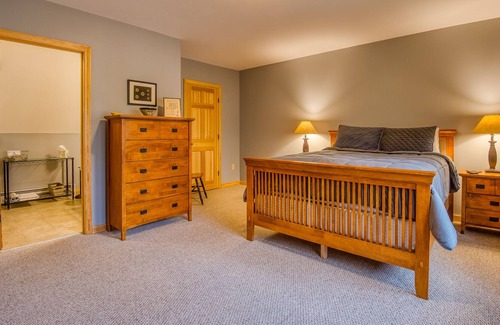 Birchview by the Saco House | Cozy 5⭐️ log cabin w hot tub & fire pit. Fall foliage 🍁🍃🍂 midweek availability.