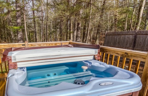Birchview by the Saco House | Cozy 5⭐️ log cabin w hot tub & fire pit. Fall foliage 🍁🍃🍂 midweek availability.