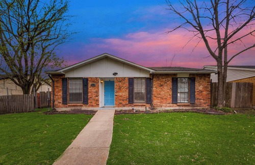 Rowlett House | Cozy 5BR Pool House with Hot Tub Near The Lake