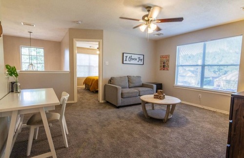 Cypress House | Cozy 5BR Retreat | Huge Yard & Relaxing Vibes