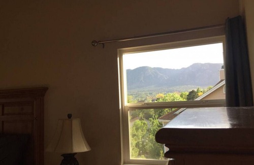 Cheyenne Meadows House | Cozy 5BR w/Hot Tub, Gym, BBQ, Mountain Views, Near Shops & Attractions