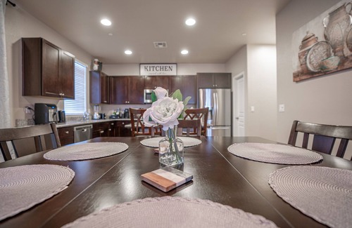 Roosevelt House | Cozy 6-Bedroom home perfect for large groups
