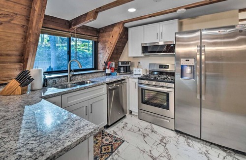 Bent Creek Cabin | Cozy A Frame, 15 Minutes to Asheville, Hot Tub, and Games!