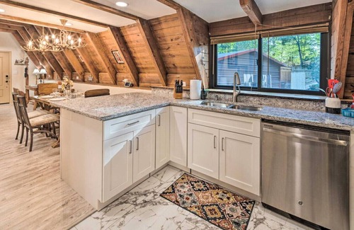 Bent Creek Cabin | Cozy A Frame, 15 Minutes to Asheville, Hot Tub, and Games!