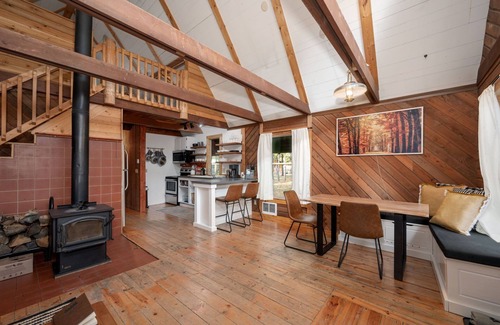 Oregon Water Wonderland Cabin | Cozy A frame cabin near the Deschutes River.