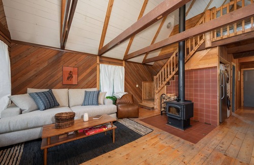 Oregon Water Wonderland Cabin | Cozy A frame cabin near the Deschutes River.