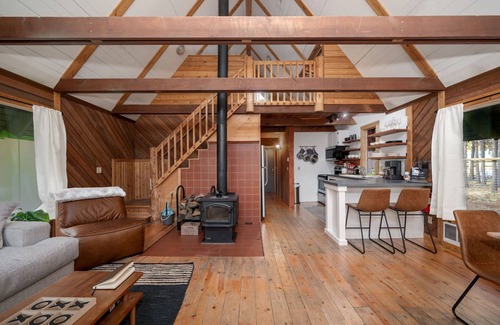 Oregon Water Wonderland Cabin | Cozy A frame cabin near the Deschutes River.