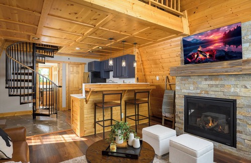 Twin Lakes Cabin | Cozy A-Frame, Forest Retreat w Hot Tub & Fire Pit - Twin Lakes