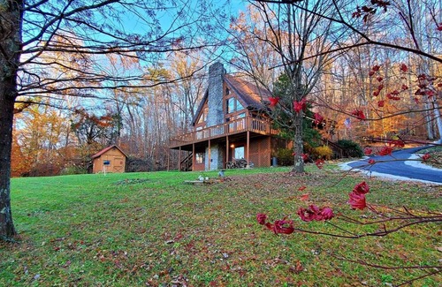 Irvine House | Cozy A Frame house firepit, sauna, gym, fishing pond Station Camp Getaway Nurys