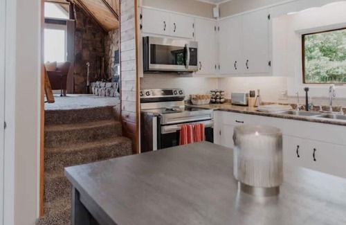 North Brookhaven Cabin | Cozy A-frame in North Georgia mountains with NEW hot tub