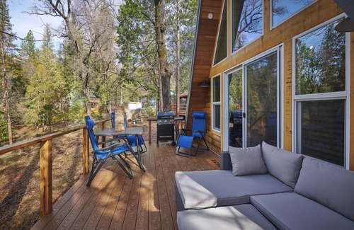Bouvet Island House | Cozy A-Frame - Truly Woodsy -Outdoor Dine on Deck