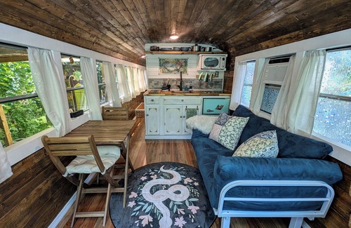 Ybor City House | Cozy AF Medusa the Bus-Lux