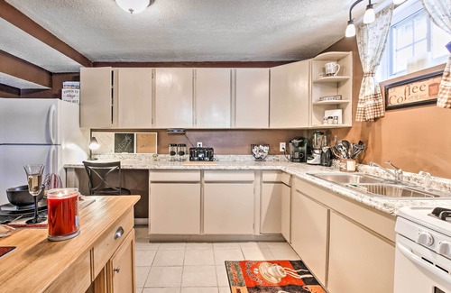 Agawam Apartment | Cozy Agawam Studio w/Yard: 2 Miles to Six Flags!