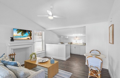 Boca Grande Apartment | Cozy Anchor Inn #1, 1-bedroom retreat in the heart of Boca Grande.- Sleeps 4 - Pool