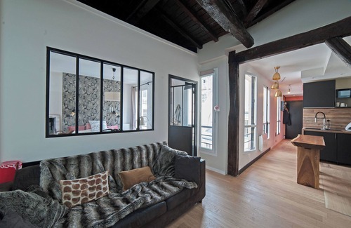 Paris City Center Apartment | COZY AND BRIGHT FLAT IN MONTORGUEIL AREA WITH AC