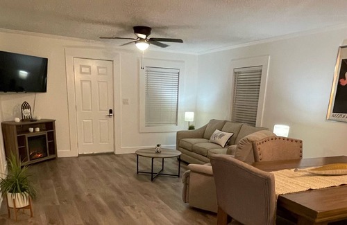 Richlands House | Cozy and Cheerful entire house to enjoy