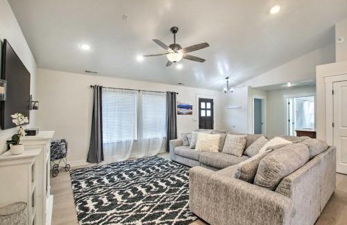 Bloomington House | Cozy and Chic Abode about 11 Mi to Bloomington Lake