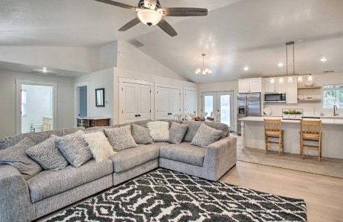 Bloomington House | Cozy and Chic Abode about 11 Mi to Bloomington Lake
