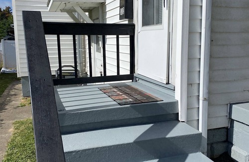 Ashland Apartment | Cozy and clean apartment in a great location. Perfect for 1-2 people.