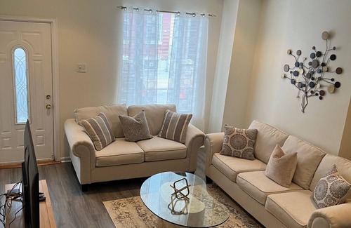 South Philadelphia House | Cozy and Clean home Conveniently located in South Phila.