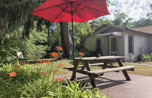 Lake Michigan Beach Cottage | Cozy and Clean. Perfect for couples and small families!